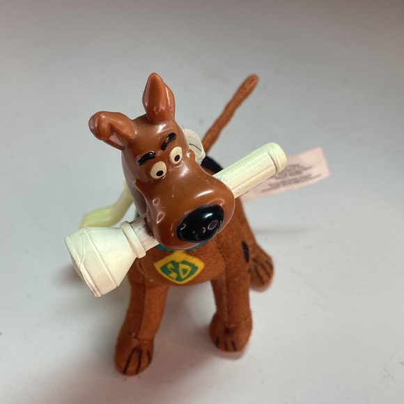Vintage Burger King 2000 Scooby Doo Holding a Flashlight Key Chain - Picture 2 of 9